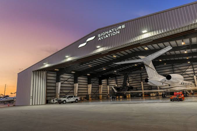 Signature Aviation chauffeur & car service at Scottsdale Airport (SDL)