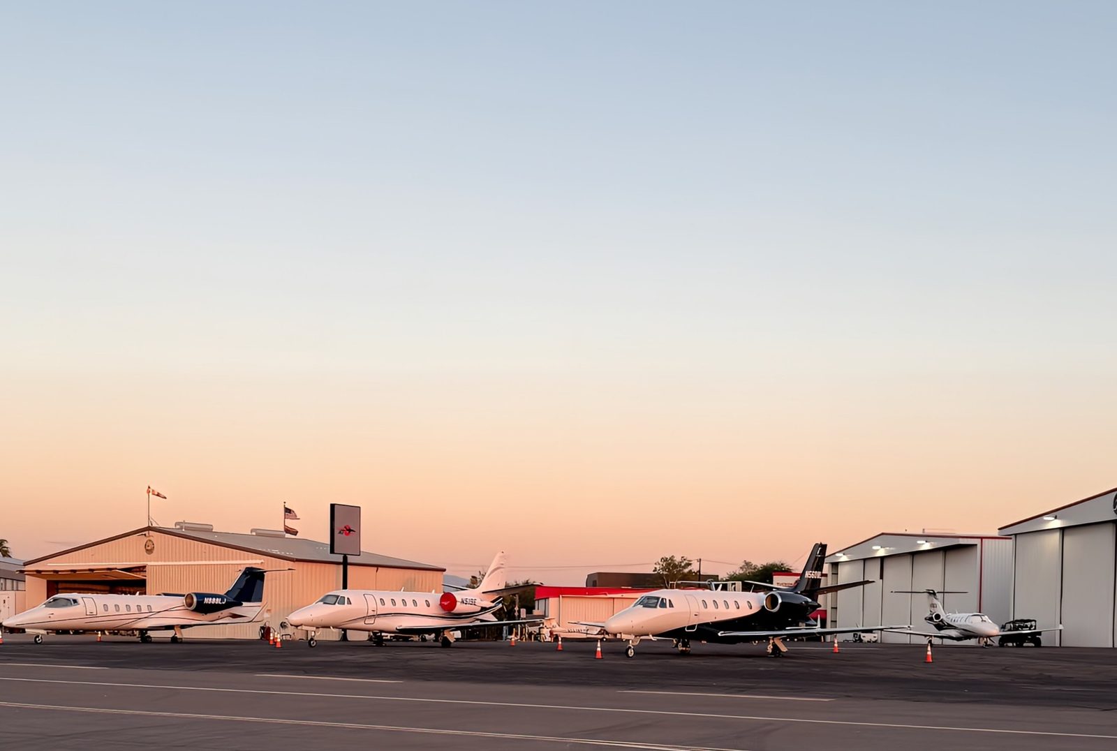 Tucson Jet Center chauffeur & car service at Tucson International Airport (TUS)